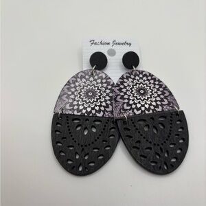 ✨5/$25✨ Black and Pink Mandala Earrings